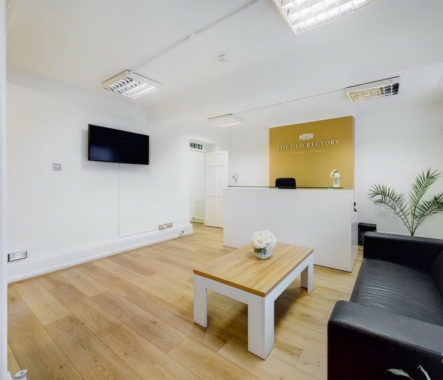 Available offices to rent 👇Manned reception  24/7 access  Meeting room  Dedicated parking   To book a viewing email: Reception@rbm-uk.com #OfficeSpace #BowersGifford #Basildon #Essex