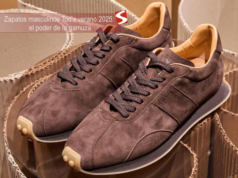 STYLEAMERICAmag's tweet image. La gamuza domina en nueva colección de #zapatos masculinos de Tod’s para el verano de 2025 te contamos lo más destacado 👉 buff.ly/VHpL3Gt #StyleModa