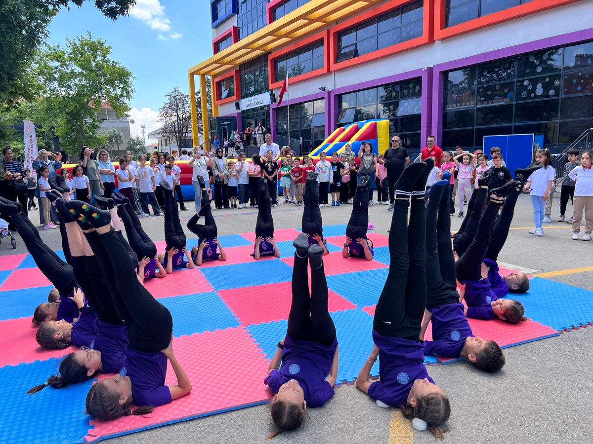 cnrcrlk45's tweet photo. 📌Sakarya ilkokulu 
4. Sınıflarda Temel Eğitim Projesi kapsaminda Yıl boyunca çalışma yaptığımız okulumuzda Bahar Şenliği programı gerçekleştirdik. https://t.co/6eI6YKMt9B