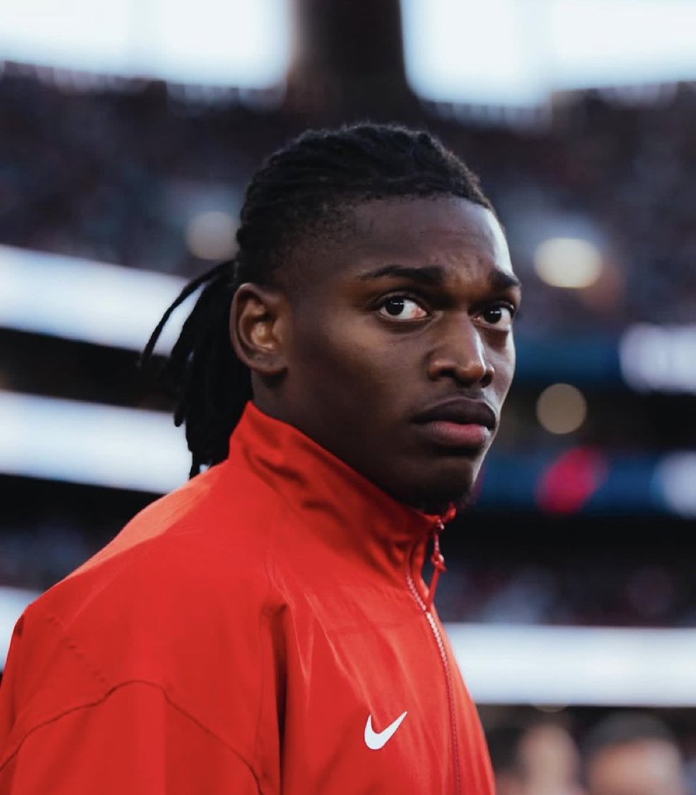 جيرارد روميرو 🔴🔴

في آخر إجتماع بين برشلونة ومينديز عاد اسم لياو مجددًا