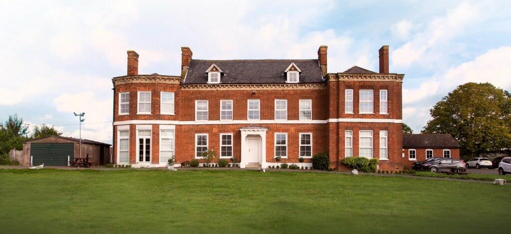 Office 11 is available to rent 
219 sqft Garden view 
Free parking 
Manned reception 
24/7 access 
Beautiful grounds 
Meeting room 
Book a viewing: Reception@rbm-uk.com