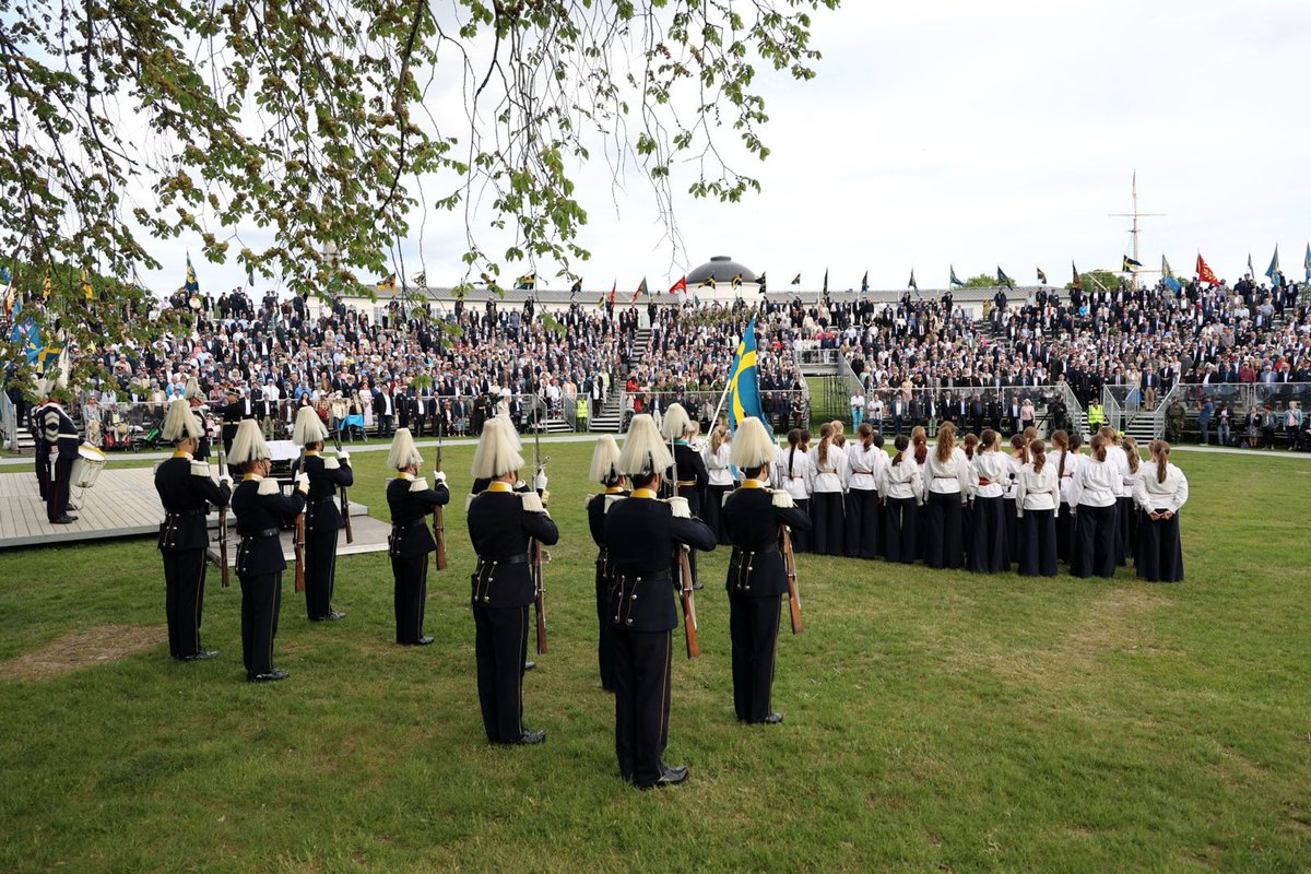 I dag på veterandagen hedrar vi de tio tusentals veteraner, kvinnor och män, som tjänstgjort för vårt land, såväl i Sverige som på insats utomlands.

Tack för ert bidrag, ert mod och er uthållighet. 

Bild: Försvarsmakten