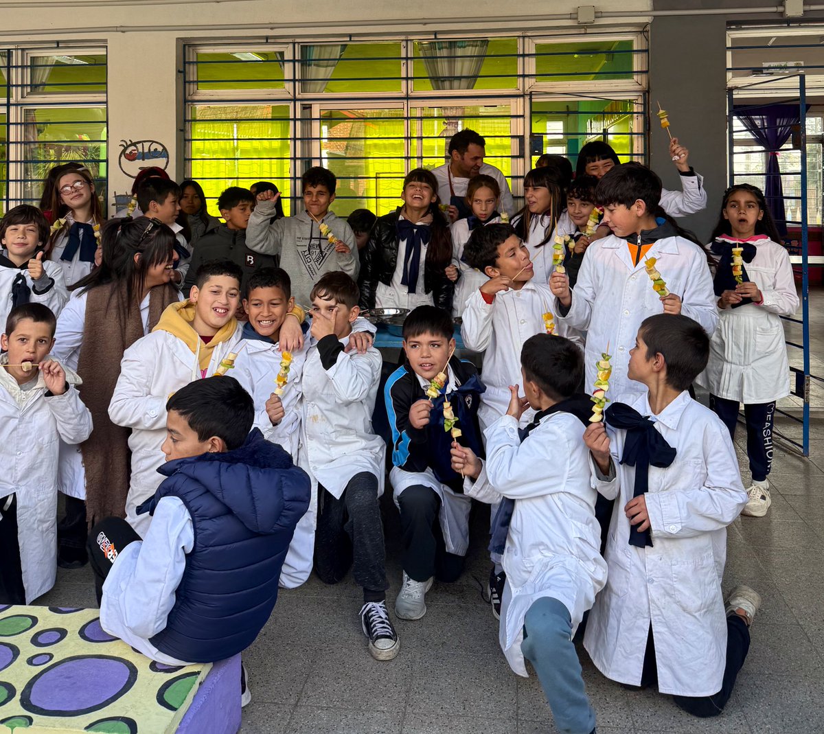 El Proyecto Moñas crea espacios para el encuentro, donde la recreación, el deporte y la cocina se transforman en herramientas para construir convivencia y resolver conflictos de forma pacífica. Aquí, las infancias aprenden a convivir, a escucharse y a compartir.

En el