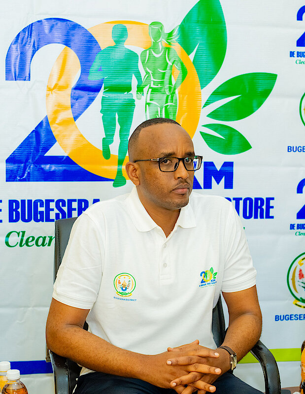 ijarinews.com (@ijarinews) on Twitter photo Les habitants de <a href="/BugeseraDistr/">Bugesera District</a> se préparent à participer à la course annuelle <a href="/MutabaziRich/">Richard Mutabazi</a> <a href="/PudenceR/">Pudence RUBINGISA</a> <a href="/WateraidRwanda/">WaterAid Rwanda</a> <a href="/MuvunyiE/">Eric</a> ijarinews.com/les-habitants-… Les habitants de <a href="/BugeseraDistr/">Bugesera District</a> se préparent à participer à la course annuelle <a href="/MutabaziRich/">Richard Mutabazi</a> <a href="/PudenceR/">Pudence RUBINGISA</a> <a href="/WateraidRwanda/">WaterAid Rwanda</a> <a href="/MuvunyiE/">Eric</a> ijarinews.com/les-habitants-…