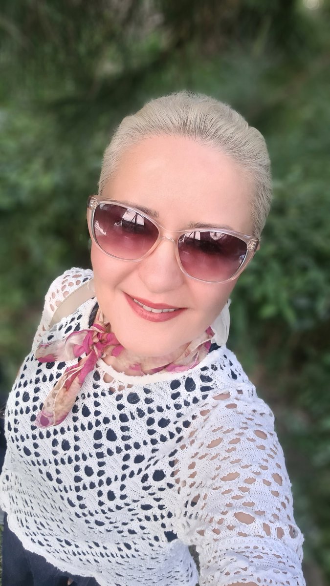 Halime_35's tweet photo. Şimdi gel de gör beni.
Bambaşka biri...
💃💃💃🎷🎷🎶🎵🎶🎵🎼
#Güne
#KeyfimYerinde
#TBThursday https://t.co/wsIqquzbs1