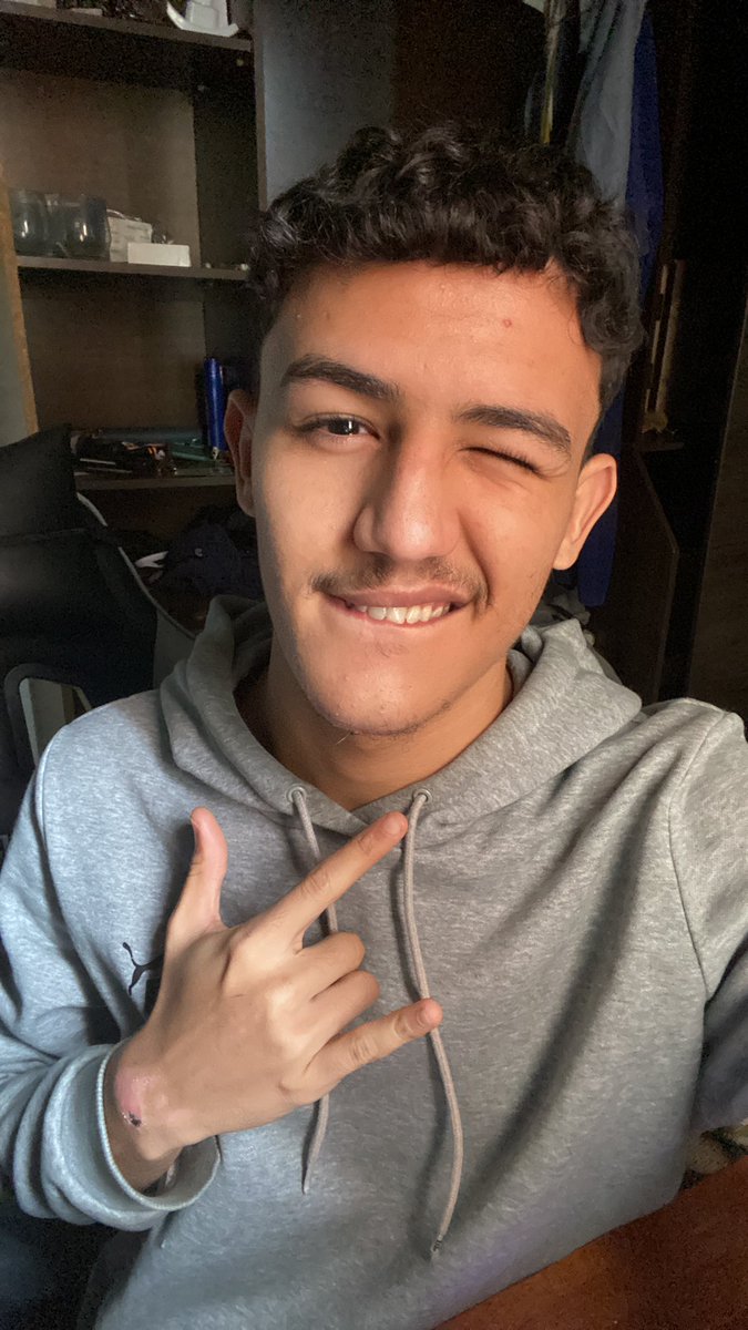 Meta batida, entrando ao vivo batendo até gozar 😏