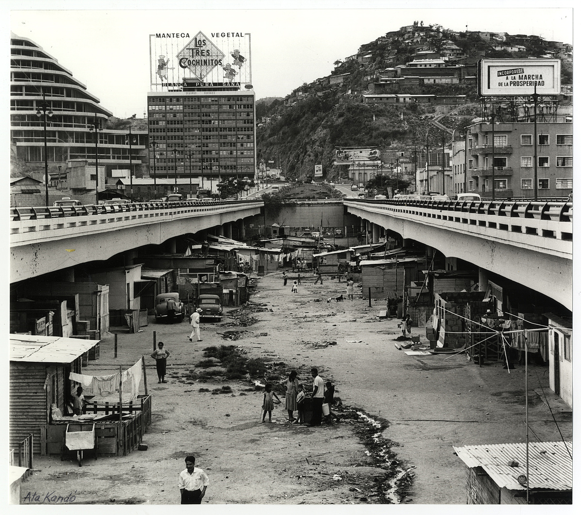 Caracas año 1961
Puente Sucre, Av. Fuerzas Armadas.