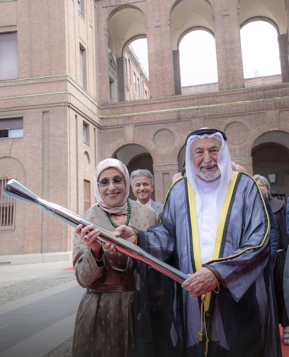 ابتسامتهم حياة، ورضاهم باب لكل خير 🤍🤍
اللهم أدم سعادتهما، وبارك لنا فيهما

#الشارقة 
#حاكم_الشارقة