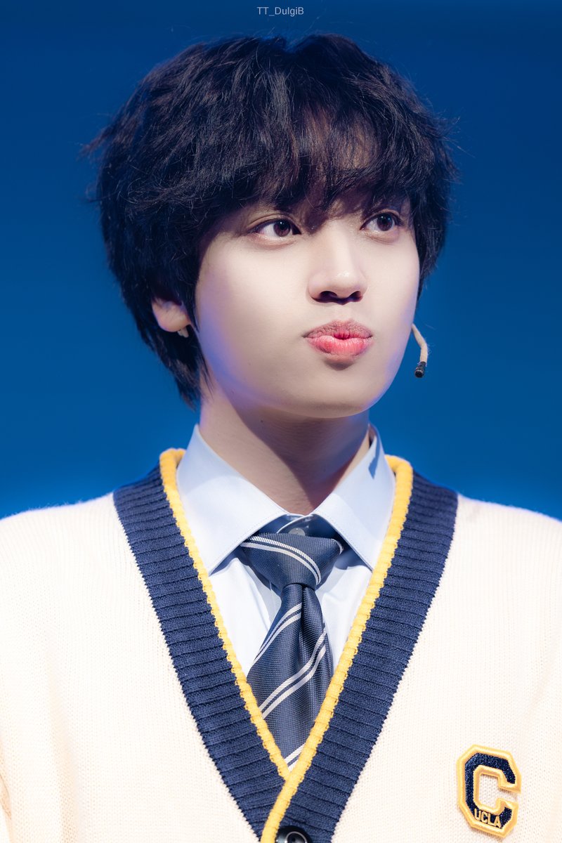 TT_DulgiB's tweet photo. 250524 6시 퇴근 커튼콜  

장보고역 니엘  

#틴탑 #니엘 https://t.co/L10ZNHJSEl
