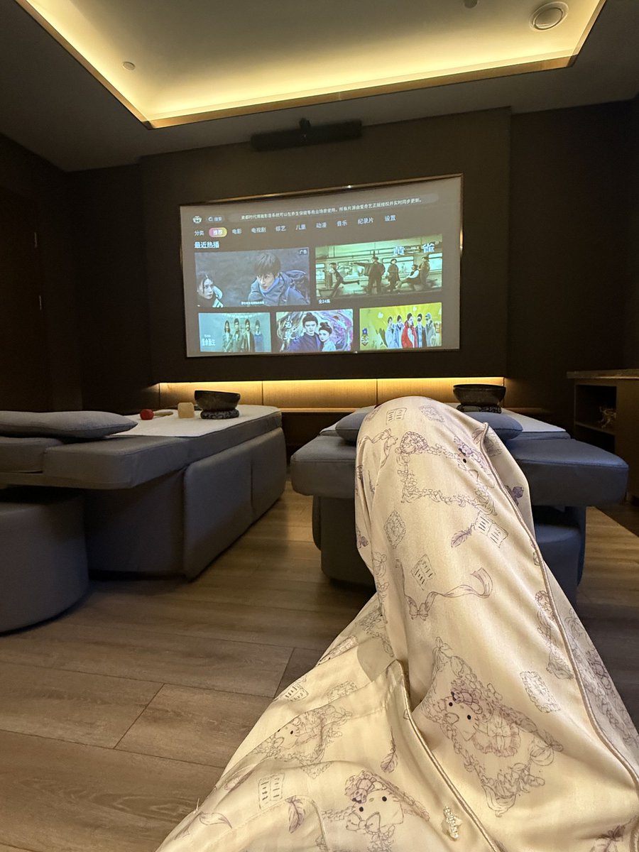 ling0199's tweet photo. 来个一起看电影 https://t.co/PMmiGjbCW8