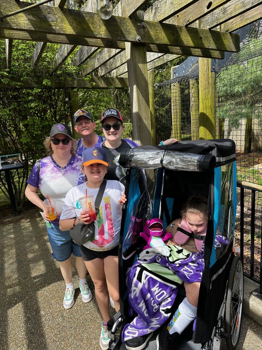 HopeHealthCo's tweet image. What an unforgettable spring day at Buttonwood Zoo! 🌸 23 PediPal families connected through rides, animal encounters, and smiles galore! 🐾💙 #PediPal #SpringEvent