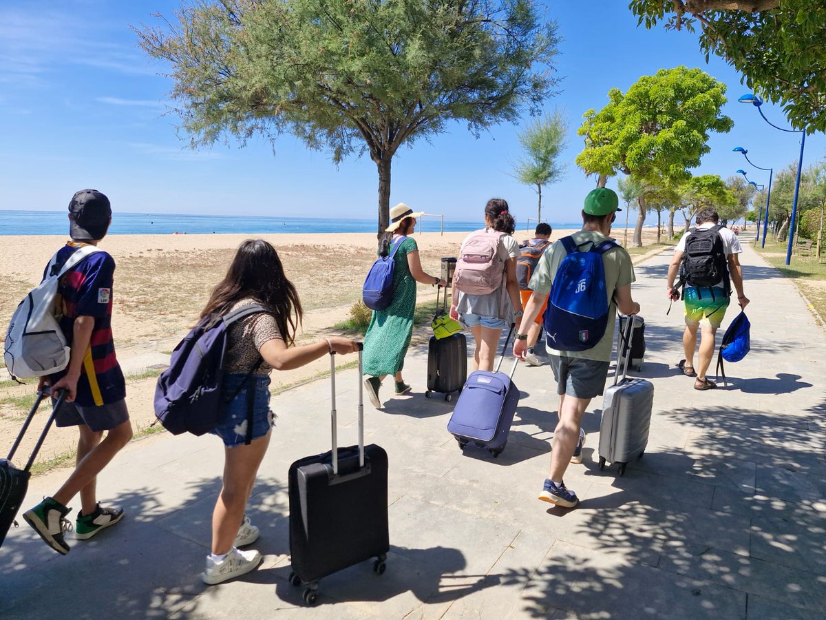 Els alumnes de galàxies i pfis ja han arribat a Malgrat de Mar!!! Ara toca gaudir d'un matí de platja ideal!!! #somfep <a href="/escolesFEP/">Fundació Escoles Parroquials</a>