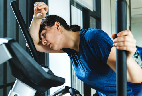 If your workouts leave you wiped instead of energized, you’re not doing it “wrong.” You’re doing what used to work. 

But your hormones have changed - and that changes the rules.

Here’s where strong women get stuck - and how to shift:

❌ Old habit: Chasing the burn  
Lower