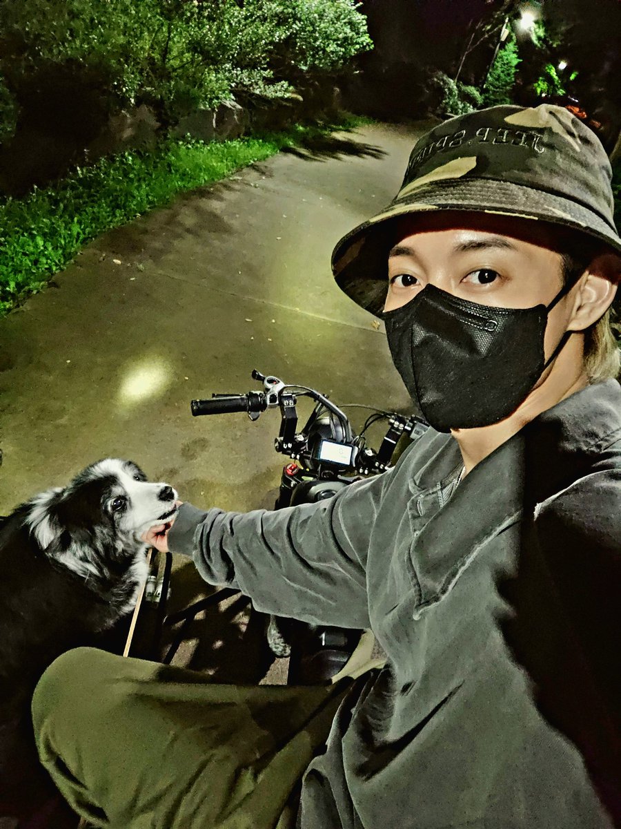 khj_heneciatwt's tweet photo. 요즘 근황 모음입니다.
머리색이 밝아진 만큼 기분도 밝아진 것 같아요 자주 염색해서 기분전환을 해야겠어요 ~^^
이제 필라멘트 투어도 내일모레 있을 방콕에서 마무리됩니다
방콕에 계신 팬 여러분들 방콕에서 뵙겠습니다.

#KIMHYUNJOONG #김현중
#KHJ_Filament #Filament
#Henecia
#Thailand #Bangkok