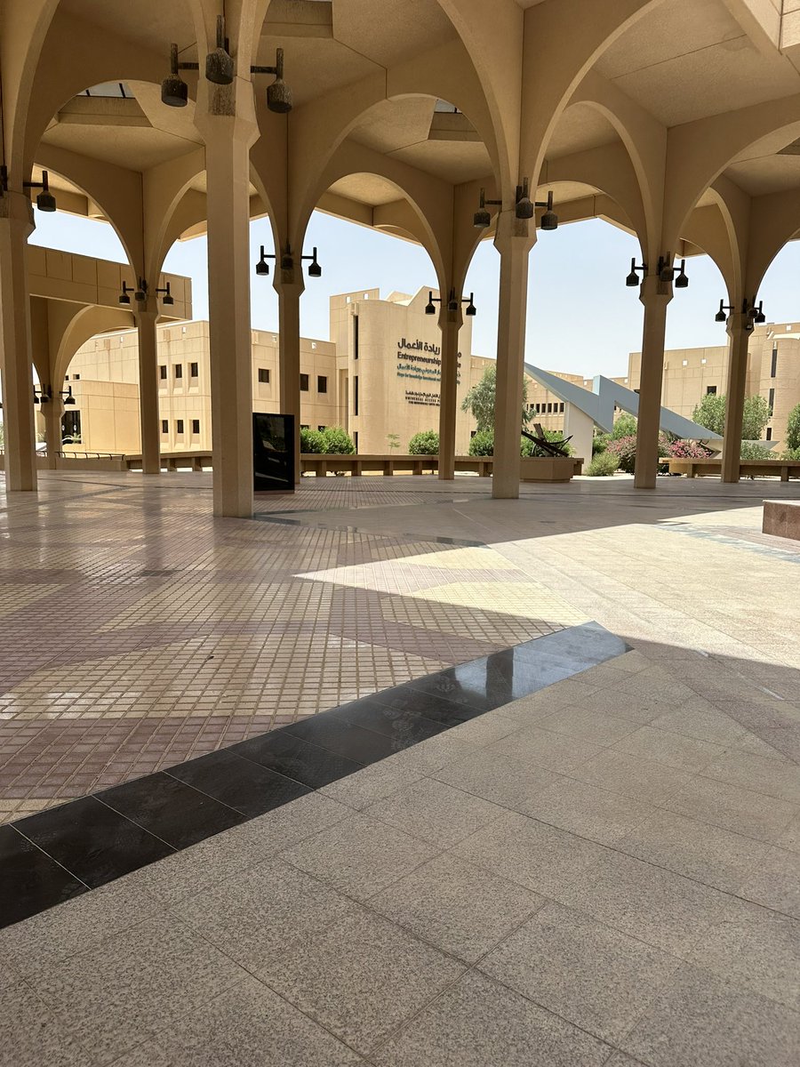 رايحه للجامعه باول يوم اجازه صيفيه
انا كيف بتخطى اذا تخرجت