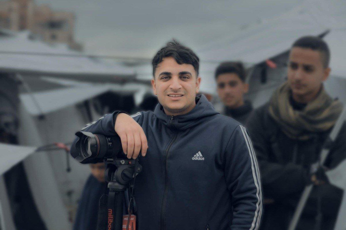 Jumlah jurnalis Gaza yang syahid mencapai 221 orang

▪Sebagai kelanjutan dari kejahatan sistematis Zionis dalam membunuh personel media di Gaza, jurnalis Palestina lainnya bernama "Moataz Muhammad Rajab" syahid dalam serangan terhadap mobilnya oleh penjajah, dan jumlah jurnalis