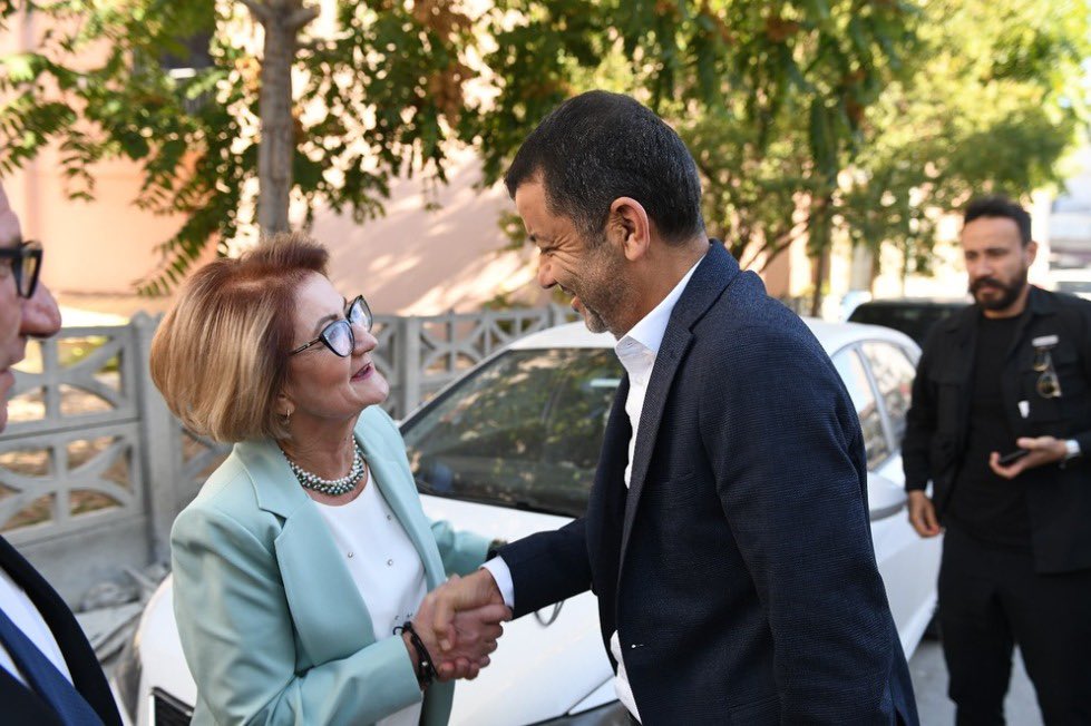 Birsen Çelik (@birsencelik20) on Twitter photo Denizli Büyükşehir Belediye Başkanımız Sayın Bülent Nuri Çavuşoğlu, Türkiye Belediyeler Birliği Meclisi 2. Başkan Vekilliği görevine seçilmiştir. Değerli Başkanımıza bu önemli göreve layık görülmesinden dolayı tebrik ediyor, kendisine başarılar diliyorum. Denizli Büyükşehir Belediye Başkanımız Sayın Bülent Nuri Çavuşoğlu, Türkiye Belediyeler Birliği Meclisi 2. Başkan Vekilliği görevine seçilmiştir. Değerli Başkanımıza bu önemli göreve layık görülmesinden dolayı tebrik ediyor, kendisine başarılar diliyorum.