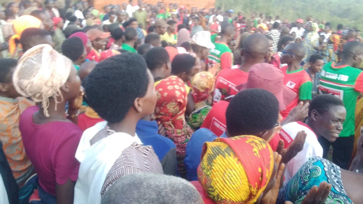 EdouardNsabima2's tweet photo. #Mwaro,umunyamabanga w'umugambwe @CnddFdd ejo kumuhingamo w'igenekerezo rya 28/5/2025 yaragendeye umutumba wa ngara na Maramvya ,hari hishikiye uwahoze ari umuvugizi w'umukuru w'igihugu Ndenzako karerwa j claude .
Hari mu ntumbero yo kwitegurira amatora twimirije. https://t.co/a3LkyRhGxf