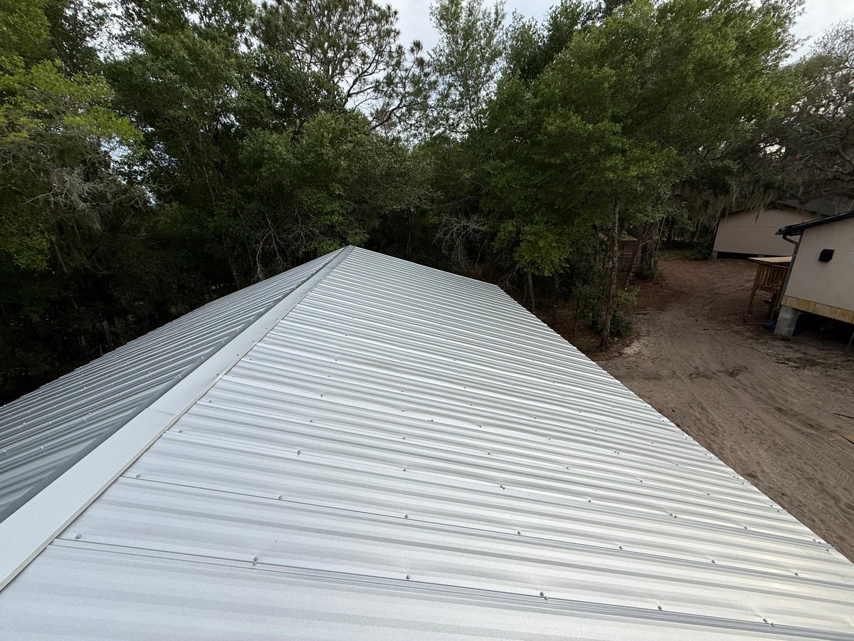 AtlanticRoofsFL's tweet photo. 🔦 Roof Spotlight
🏠 Integrity Metals (@integritymetalsfl)
🔨 26G 5V Crimp Metal
🎨 Galvalume
📞 352.327.7663
🧰 Licensed &amp; Insured: CCC 1326702

#AtlanticRoofingFL #YourLocalRoofingPartner #MetalRoofs https://t.co/fVVLdma6zX