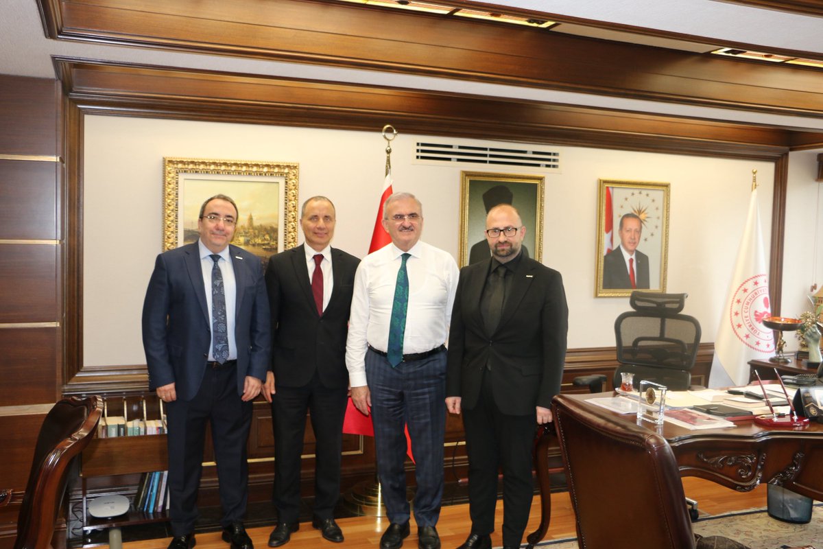 İçişleri Bakan Yardımcısı Sayın Münir Karaloğlu beyi MÜSİAD Ankara heyetimizle ziyaret ederek, 7-8 Ekim 2025'te gerçekleştireceğimiz V. Askeri Radar ve Sınır Güvenliği Zirve'miz üzerine fikir alışverişinde bulunduk.