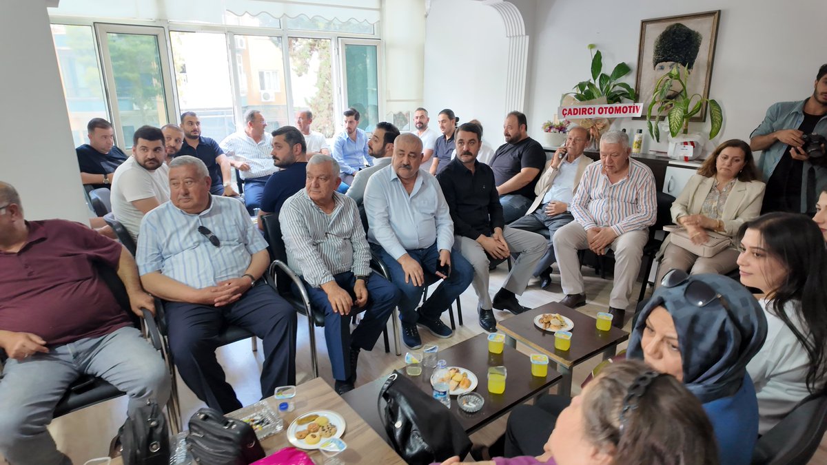 İl yöneticilerimiz, ilçe başkanlarımız ve partililerimizle, Haliliye İlçe başkanlığımızın devir teslim törenine katıldık.
İlçe Başkanımız Mehmet Can Kılıç ve yönetim kurulunu tebrik eder, görevlerinde başarılar dilerim.
Hayırlı olsun. 
Önceki İlçe başkanımıza, yönetimine
