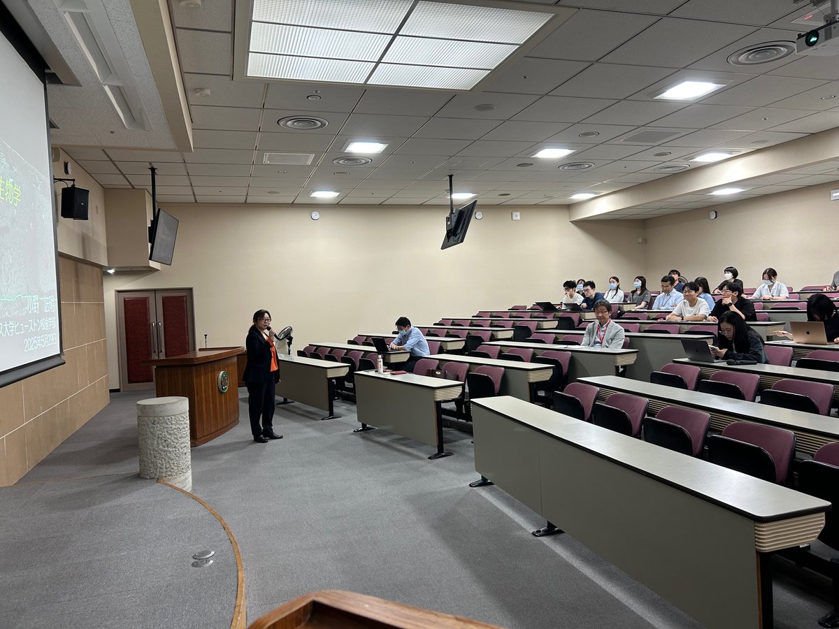 It was such a special feeling to give a talk at my alma mater, Tokyo Medical and Dental University (now the Institute of Science Tokyo), in a seminar hall that I used to sit on the other side of on numerous occasions. Too excited to notice a projector beam projecting on our face!