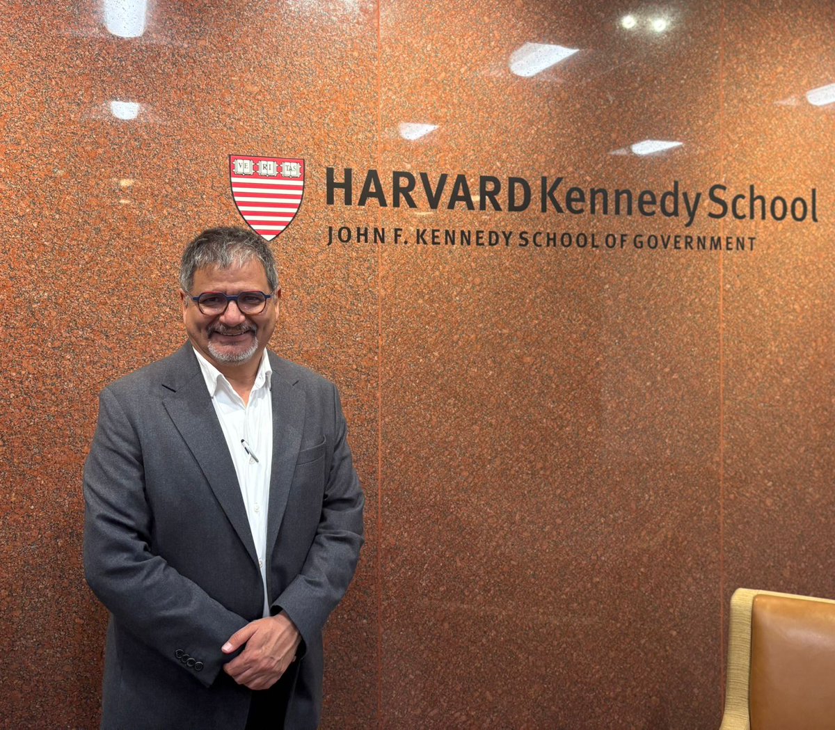 ePC_UCB's tweet image. 🚀 ¡CoInteligencia en acción! Harvard y la ePC UCB unidos por una educación con IA, ética y propósito. Gonzalo Chávez y Boris Branisa comparten ideas con expertos en Harvard sobre el futuro educativo. 🤖❤️🧠
#coInteligencia #IAConPropósito #ePCUCB #Harvard