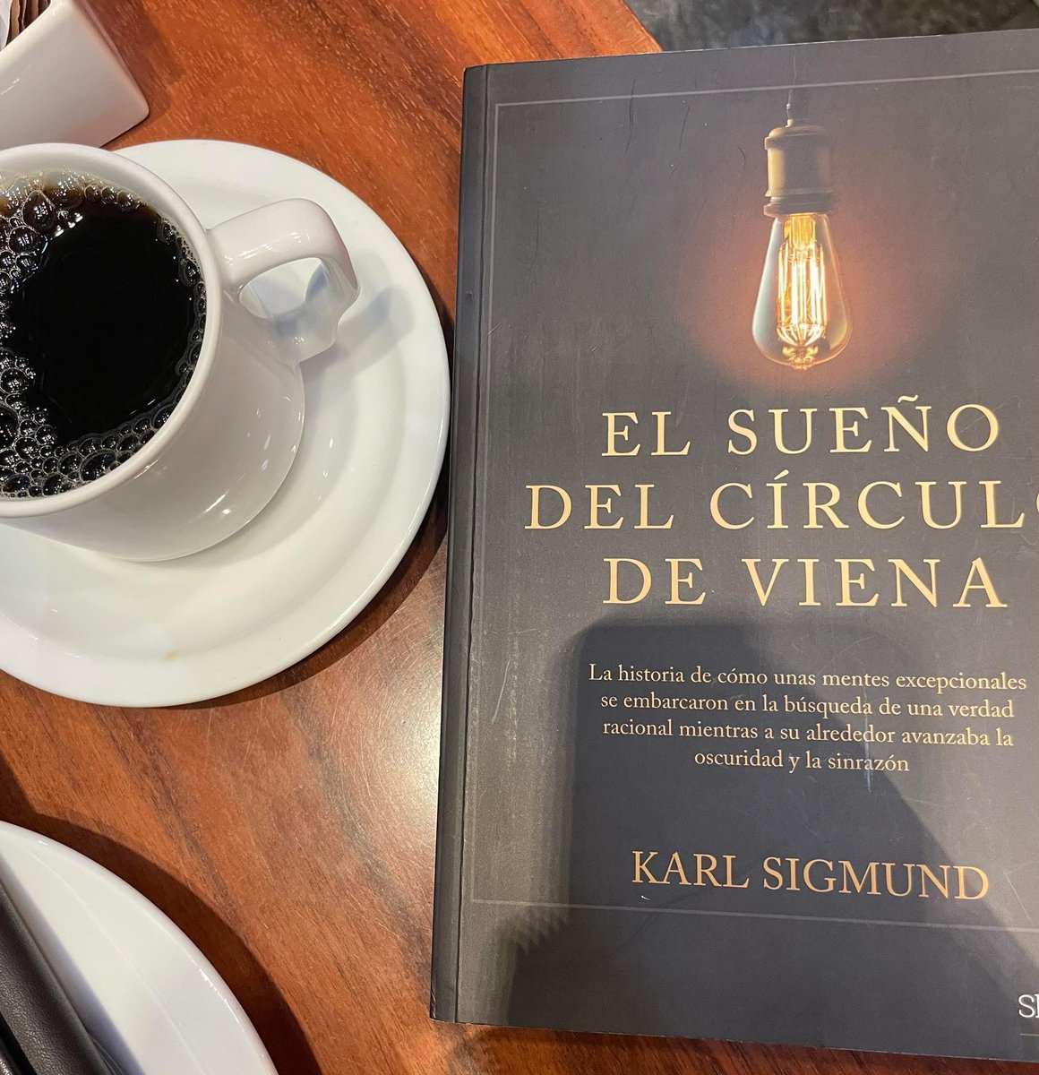 Diario de reflexión. Día 149

"Si abrimos la ventana y nos oye cualquiera que pasa, podemos acabar en la cárcel o en el loquero". 

-Hans Hahn

Iniciando de la mejor manera. Será un gran día.