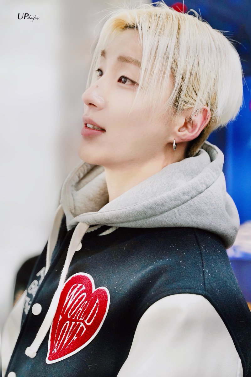 D-538✨ #문종업

종업이의 생일날 ❄️☃️
사진보니까 더 보고싶업…

#MoonJongUp #文鐘業 #ムンジョンオプ <a href="/jongup_official/">Jongup_Official</a>