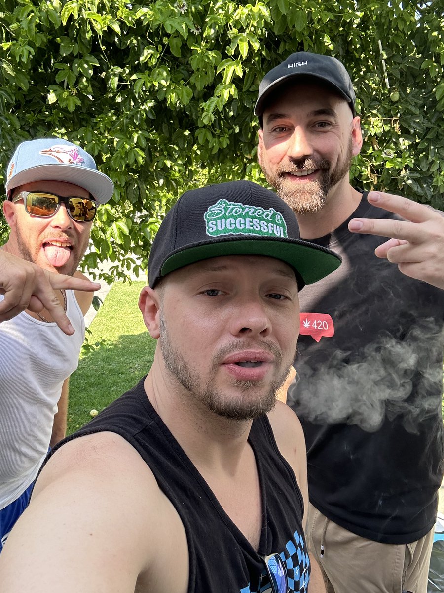 Live with my dawgs <a href="/Pigeons420/">Pigeons420</a> <a href="/MrGrowIt/">Mr. Grow It</a> for a live UNCENSORED episode of <a href="/FTStashPodcast/">From The Stash</a> at 1pm est on YouTube