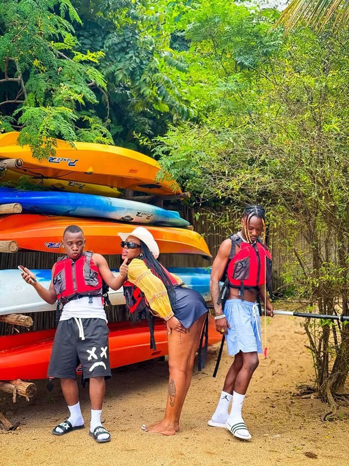 🔴Ninde yoba azi ino Beach <a href="/satb257/">Sat-B</a> na Belle nice wiwe  bari basohokeyemwo ??

1️⃣Yitwa gute ino Beach?
2️⃣Iherereye amaja he ?

🟣 Nshaka amatora aheze nzoje kuruhukira yo gato ndi kumwe na <a href="/Rweza94/">Murundi c'akenge</a> 

C'est vraiment joli!!