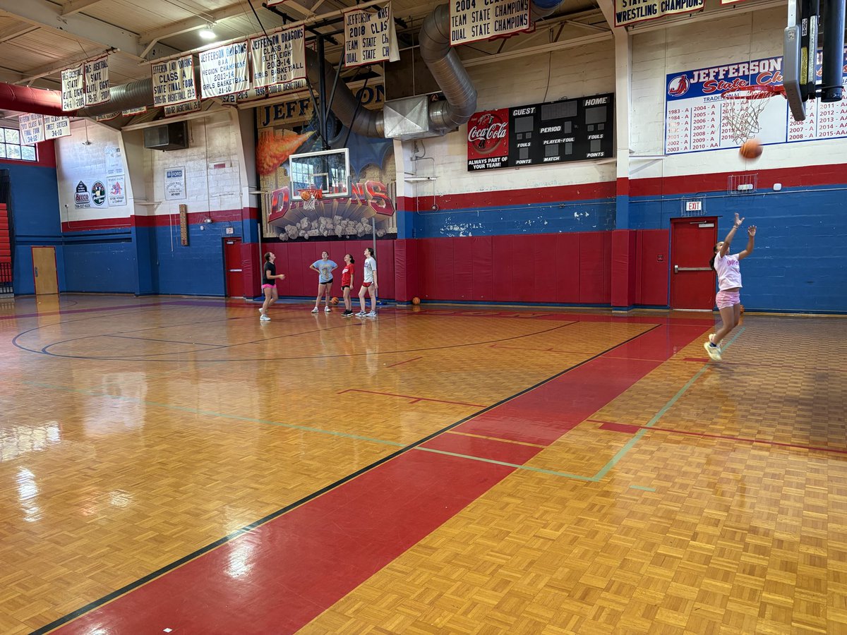 5/28 - Camp Day 2 ✔️

Last night was neon night! Everyone wore their brightest colors and had the best time!