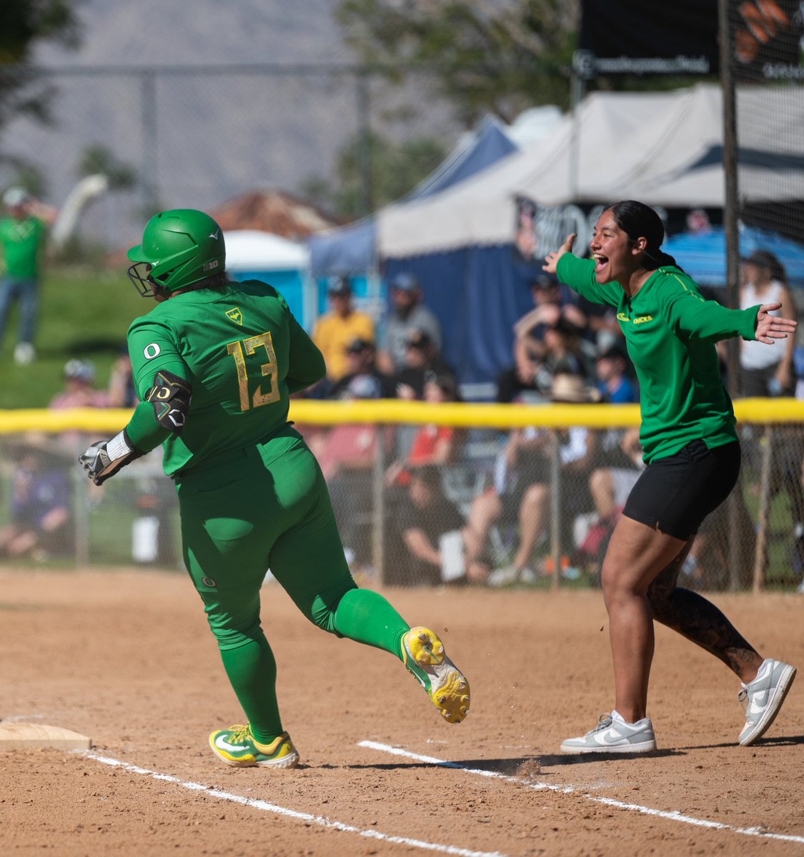 Happy Birthday Coach <a href="/lysssscat32/">Alyssa Palomino-Cardoza</a>!!!

#GoDucks | #Version7