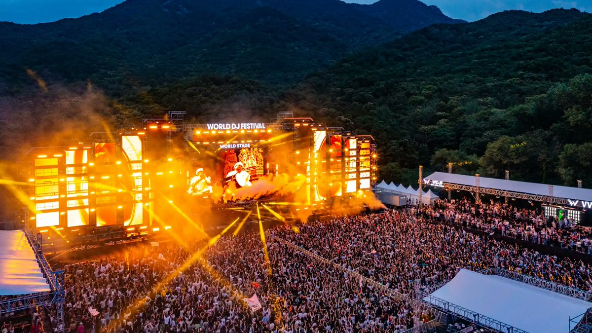 tokyo_chase's tweet photo. Get ready, Tokyo. The World DJ Festival is dropping beats harder than ever. Lasers, bass, sweat, and pure energy. This is not a concert. This is a movement. See you on the dance floor.
#WorldDJFestival #TokyoNights #EDMJapan #FestivalSeason #RaveCulture #ElectronicMusic #BassDrop #JapanEvents #DJLife

https://t.co/EsyaxcSaCL

東京、準備はいい？ワールドDJフェスティバルで魂が震えるビートに飲み込まれよう。光と音と熱狂の夏、始まる。ダンスフロアで会おう！
#ワールドDJフェスティバル #東京イベント #音楽フェス #EDMジャパン #レイヴカルチャー #電子音楽 #夏フェス #踊れ東京 #DJライフ