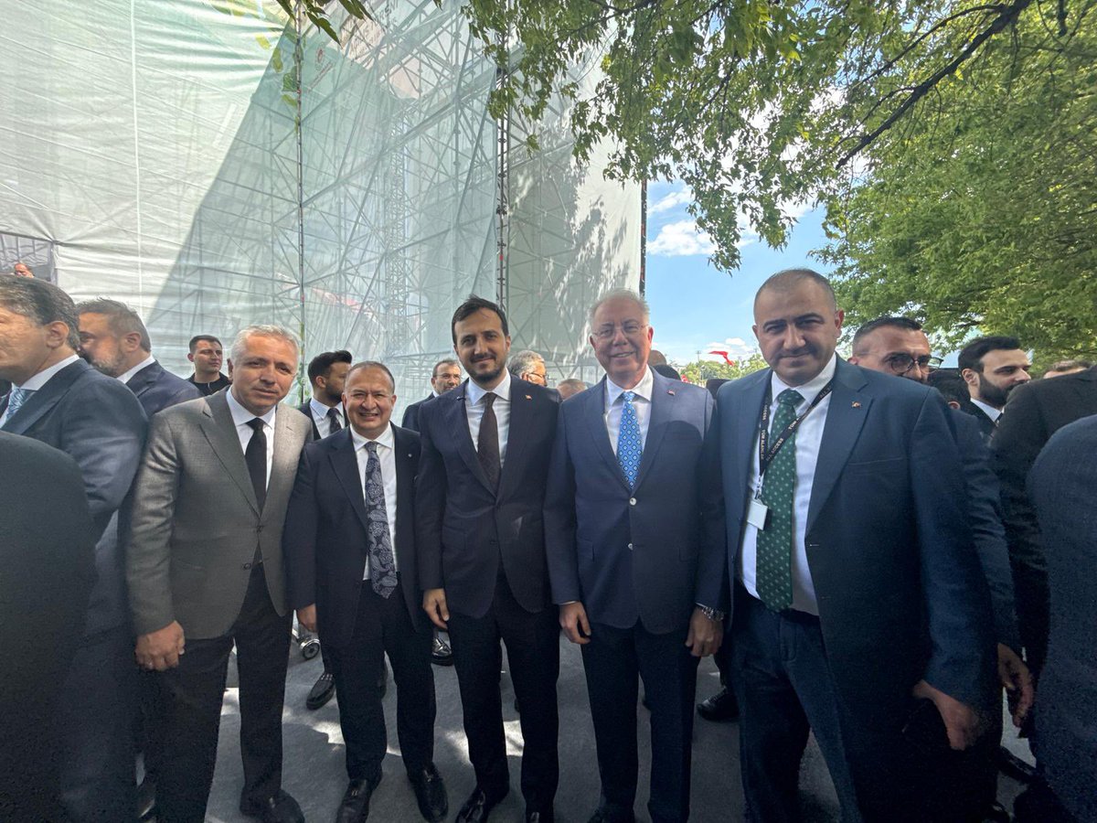 Emrullah ERKUŞ (@emrullaherkus) on Twitter photo Genel Başkanımız Cumhurbaşkanımız Sayın <a href="/RTErdogan/">Recep Tayyip Erdoğan</a> teşrifleriyle gerçekleştirilen İstanbul’un Fethinin 572. Yıldönümünde Millet Bahçeleri Açılış Töreni'ne katılım sağladık. Genel Başkanımız Cumhurbaşkanımız Sayın <a href="/RTErdogan/">Recep Tayyip Erdoğan</a> teşrifleriyle gerçekleştirilen İstanbul’un Fethinin 572. Yıldönümünde Millet Bahçeleri Açılış Töreni'ne katılım sağladık.