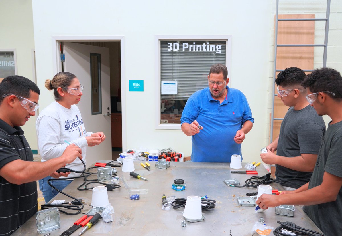 Nunez is offering a FREE Core Construction course this summer for Spanish speakers!
Class begins July 1st. Click the link for more details:
nunez.edu/news/1810625/n…