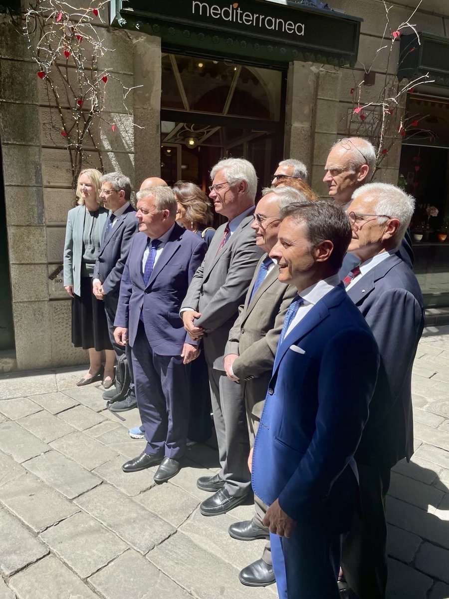 Denmark MFA 🇩🇰 (@danishmfa) on Twitter photo UM <a href="/larsloekke/">Lars Løkke Rasmussen</a>: “Danmarks 320 honorære konsulater er udenrigsministeriets forlængede arm ude i verden. Mødtes med et udsnit i dag til en snak om deres vigtige arbejde og muligheden for at styrke dansk handel med Italien.” UM <a href="/larsloekke/">Lars Løkke Rasmussen</a>: “Danmarks 320 honorære konsulater er udenrigsministeriets forlængede arm ude i verden. Mødtes med et udsnit i dag til en snak om deres vigtige arbejde og muligheden for at styrke dansk handel med Italien.”