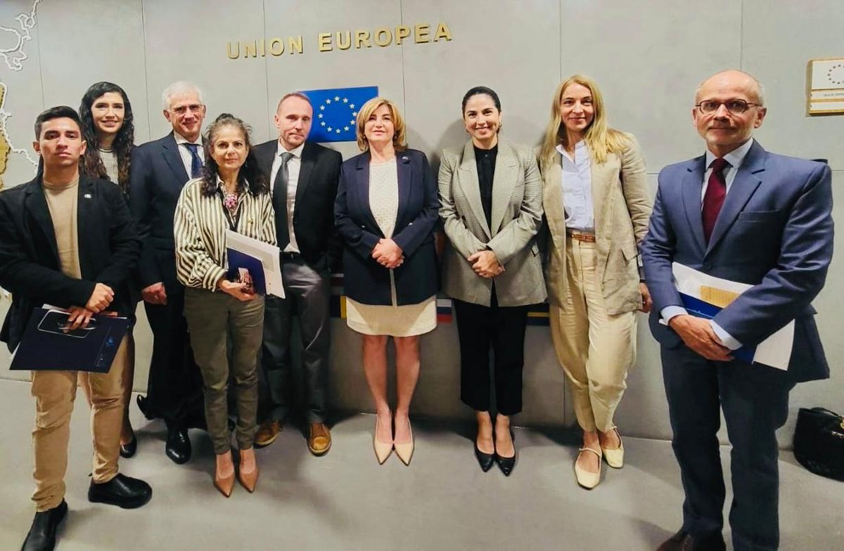 UE en Ecuador 🇪🇺 (@ueenecuador) on Twitter photo La #UniónEuropea es el 1️⃣ primer socio comercial de Ecuador 🇪🇨.
Para revisar nuestro #AcuerdoComercial, la Delegación #UE en #ECU recibió a la Vice Ministra de Producción, Comercio Exterior, Inversiones y Pesca <a href="/Produccion_Ec/">Producción Ecuador</a>, <a href="/AlexiaAlcivar/">Alexia Alcivar</a> para dialogar con los Embajadores de La #UniónEuropea es el 1️⃣ primer socio comercial de Ecuador 🇪🇨.
Para revisar nuestro #AcuerdoComercial, la Delegación #UE en #ECU recibió a la Vice Ministra de Producción, Comercio Exterior, Inversiones y Pesca <a href="/Produccion_Ec/">Producción Ecuador</a>, <a href="/AlexiaAlcivar/">Alexia Alcivar</a> para dialogar con los Embajadores de