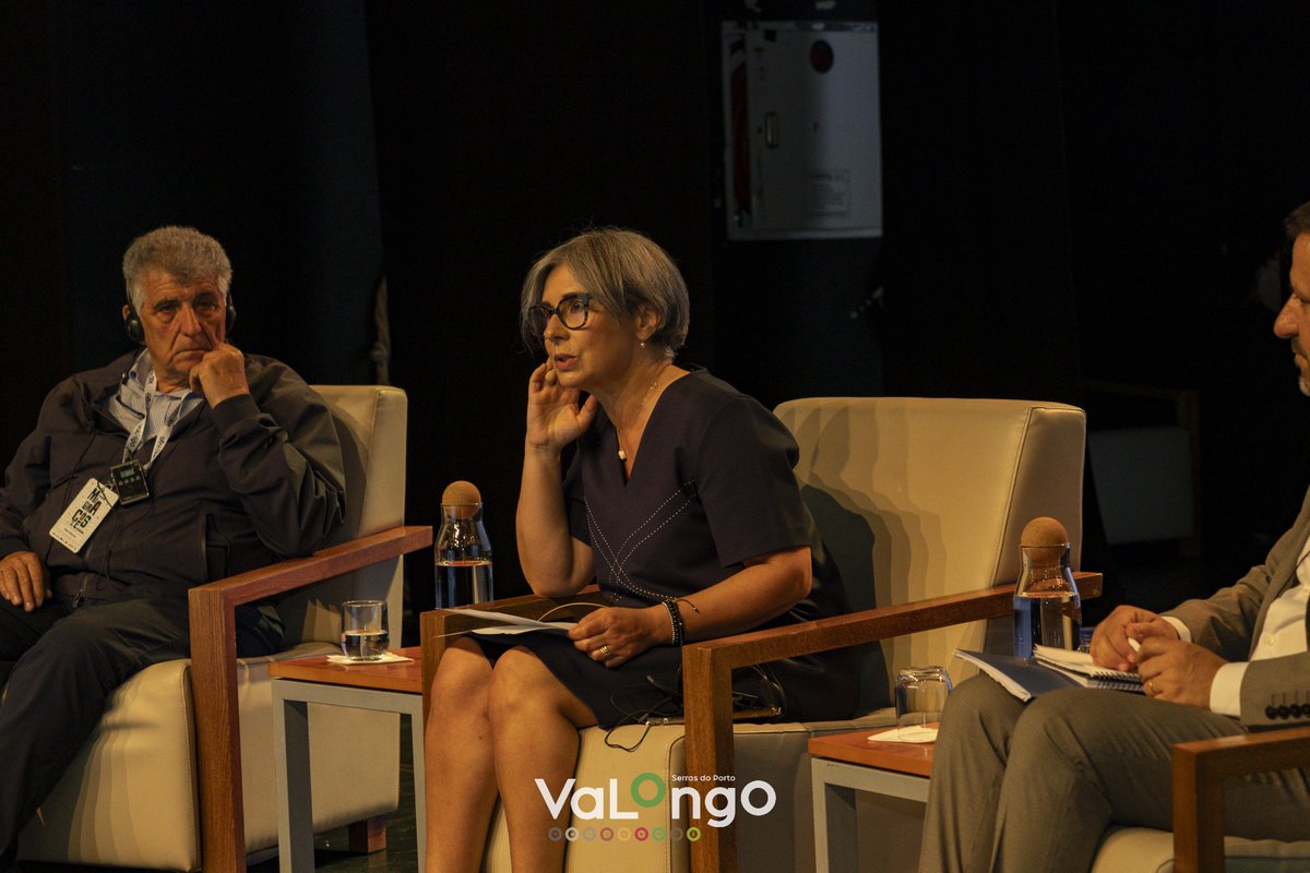 bartolopietro1's tweet photo. Nei giorni scorsi sono stato a #Valongo, in #Portogallo, ospite della collega Isabel Santos al #ParlamentoEuropeo, per il seminario "Migrazioni: accoglienza e migrazione, quali sfide?".
Un evento intenso, con ospiti di rilievo e un pubblico attento e partecipe.
#migrazioni https://t.co/hT58s5DUxy