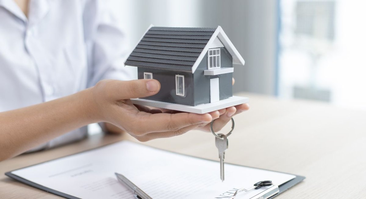 ¿Quieres vender tu casa? Sigue estos consejos shorturl.at/ljtoz #fvbrokerinmobiliario #pozuelo #madrid #pozuelodealarcon #solucionesinmobiliarias #gestioninmobiliaria #pisopozuelo #chaletpozuelo #viviendapozuelo #agenciainmobiliaria