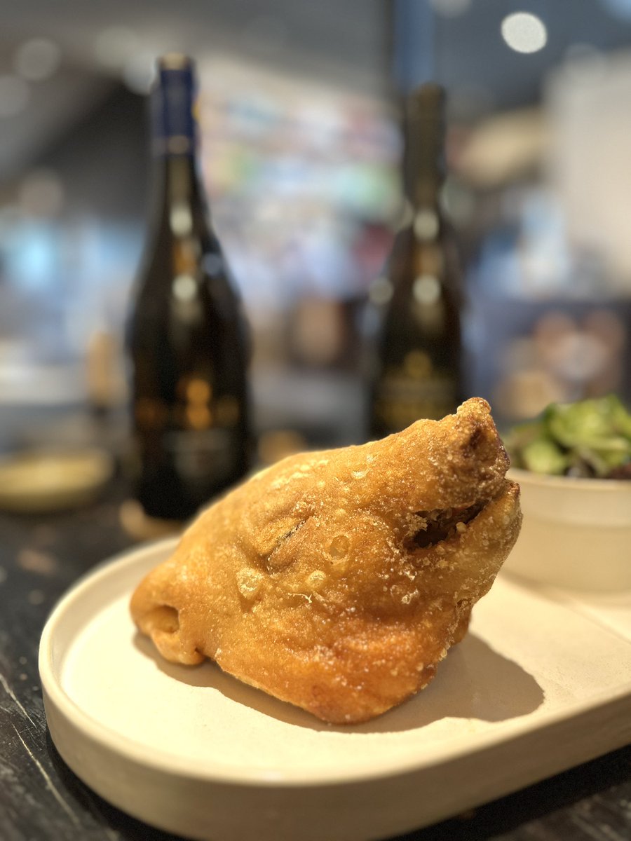 Nueva visita (ya he perdido la cuenta) a uno de mis restaurantes favoritos: <a href="/LaTasqueria/">La Tasquería</a> de <a href="/ChefJaviEstevez/">ChefJaviEstevez</a> 
Menú largo al que añadimos la archifamosa cabeza y los extraodinarios callos.
Un sitio del que no me canso