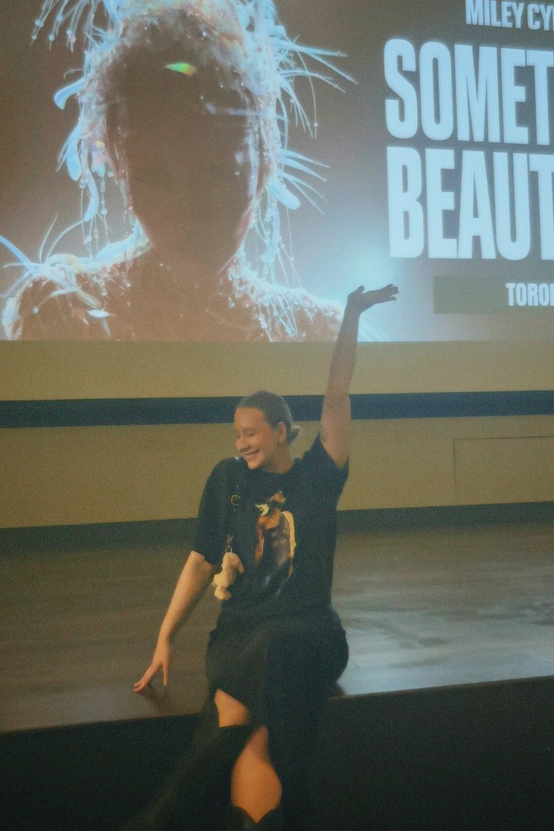 kayaapapaya's tweet photo. something beautiful listening event toronto🖤✨ https://t.co/lOpr94yee5