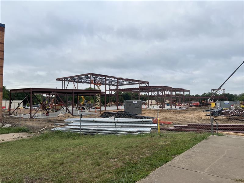 Look at this amazing progress! Our new school building is taking shape, piece by piece! We're so excited for what's to come for our community.

¡Miren este progreso increíble! Nuestro nuevo edificio escolar está tomando forma. ¡Qué emoción por lo que viene para nuestra comunidad!