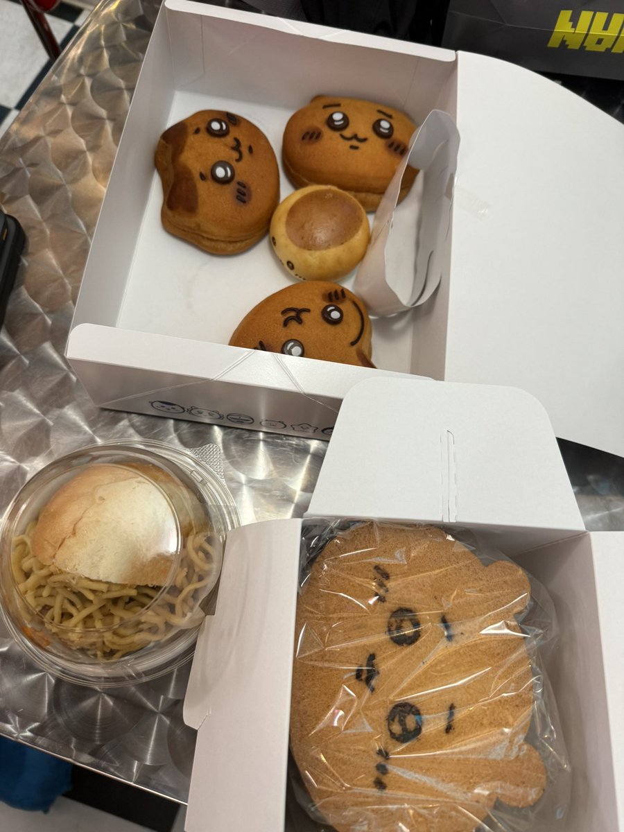 #monsterparty　木曜日ありがとうございました！ワイワイ！
みて〜〜〜！！ぱん！かわいいぱん！うれしい！！
明日大雨らしいけど17-22でまってるね〜！