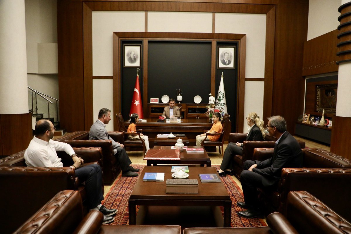 Şubat ayında resmi açılışını yaptığımız Karatay Belediyesi Osman Benliler İlkokulu’ndan ziyaretimize gelen öğrencilerimize, öğretmenlerimize, okul müdürümüze ve Nakipoğlu Mahalle Muhtarımıza teşekkür ediyorum.

Nesillerimizin iyi imkanlarla nitelikli tesislerde eğitim alması
