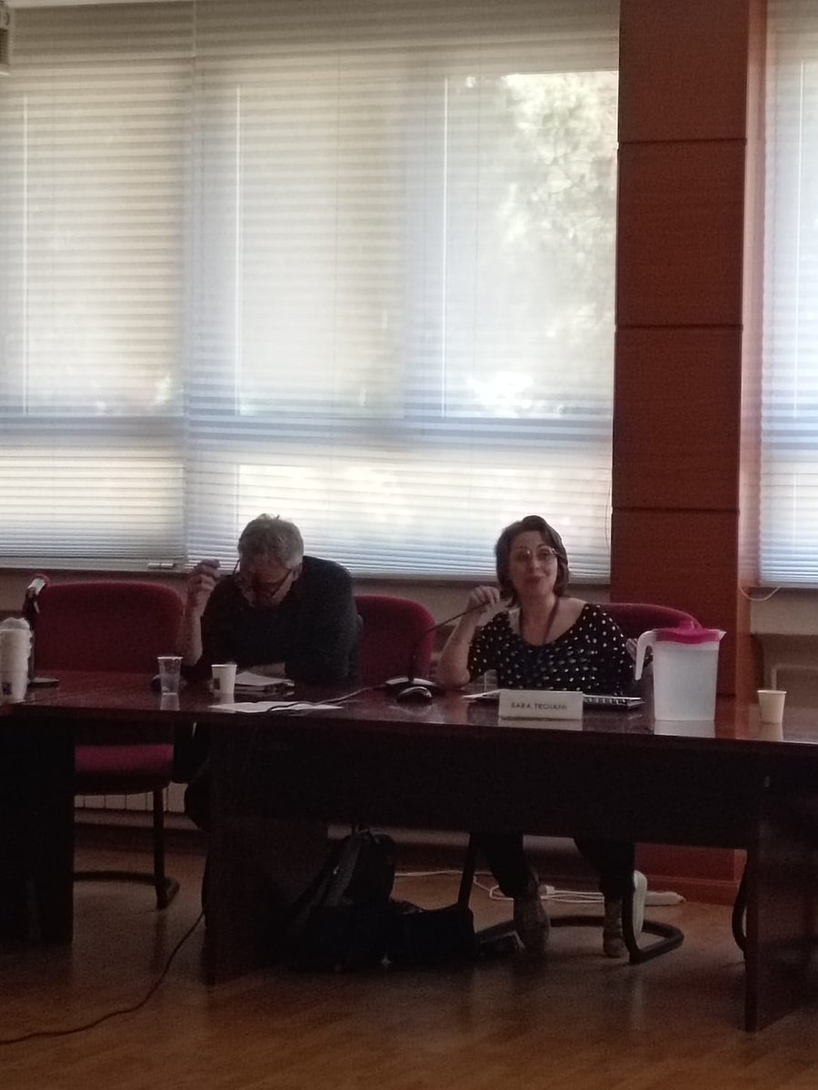 👉 Recepción Clásica y Dictaduras Europeas.
Comenzamos las sesiones de la tarde. 

Sara Troiani imparte la conferencia:

“Reception of ancient Greek drama under Italian and Portuguese dictatorships”.

<a href="/UnivdeCoimbra/">Universidade de Coimbra</a>