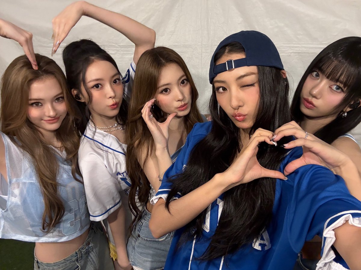 [📸] 250529 #MENOVV

<ACENTIA> : 日出 🐈‍⬛🖤🤍

#MEOVV #미야오 
#MYEYESOPENVVIDE
#THEBLACKLABEL #더블랙레이블