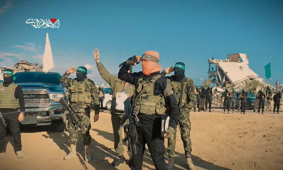BREAKING

Hamas telah mengeluarkan siaran pers yang mengonfirmasi bahwa mereka telah mencapai kesepakatan mengenai kerangka gencatan senjata umum dengan utusan AS Steve Witkoff. 

Kesepakatan tersebut meliputi:

➤ Gencatan senjata permanen
➤ Penarikan penuh pasukan Israel dari