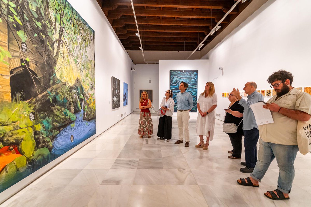 Hoy hemos inaugurado ‘Siguiendo el camino torcido’, una exposición imprescindible para todos los amantes del arte contemporáneo 🙌

🖼️ Más de 50 obras de nuestro querido Curro González, uno de los grandes referentes del arte sevillano, se dan cita en el Espacio Santa Clara 🏛️💫.