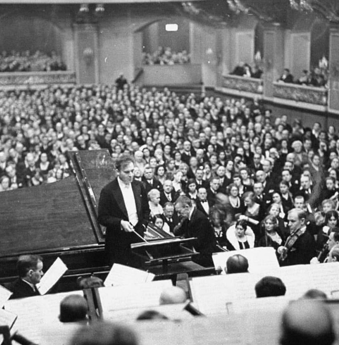 Janet Horvath (@playinglesshurt) on Twitter photo Good morning. What a photo: Serge Rachmaninov playing the premier of his Piano Concerto No 4 with the <a href="/BerlinPhil/">Berliner Philharmoniker</a> and Bruno Walter conducting; Berlin, December 8, 1930. #music #pianists #conductors Good morning. What a photo: Serge Rachmaninov playing the premier of his Piano Concerto No 4 with the <a href="/BerlinPhil/">Berliner Philharmoniker</a> and Bruno Walter conducting; Berlin, December 8, 1930. #music #pianists #conductors